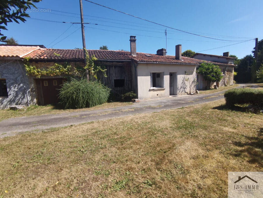 Maison à CELLEFROUIN