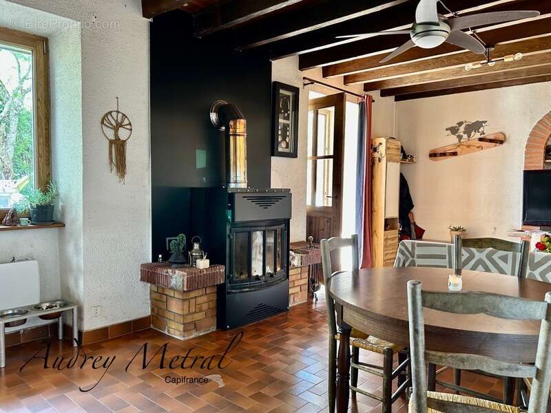 Maison individuelle à vendre à Ruffieux + Grange 200 m² + terrain + vue dégagée à 1h de Genève, 45 min d'Annecy et 30 min d'Aix- - photo 4