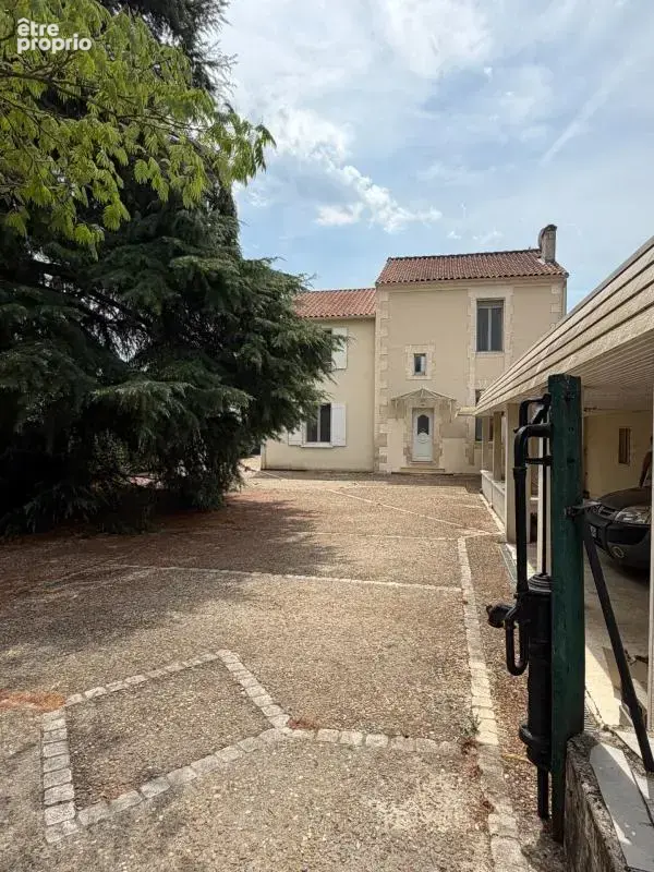 Saint Yrieix. Maison 190 m² sur terrain de 4070 m² - photo 3