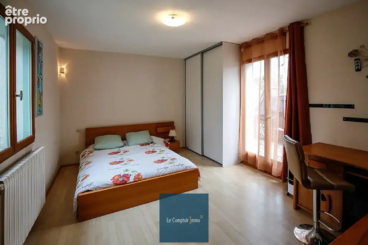 Maison familiale de plain-pied avec grand jardin sur SAINT-LOUBES - photo 7