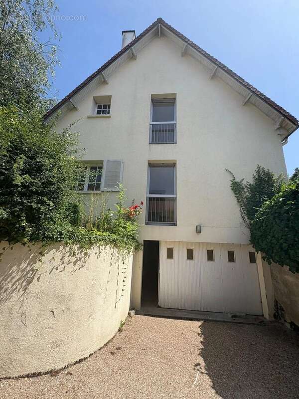 Maison à SAINT-NOM-LA-BRETECHE