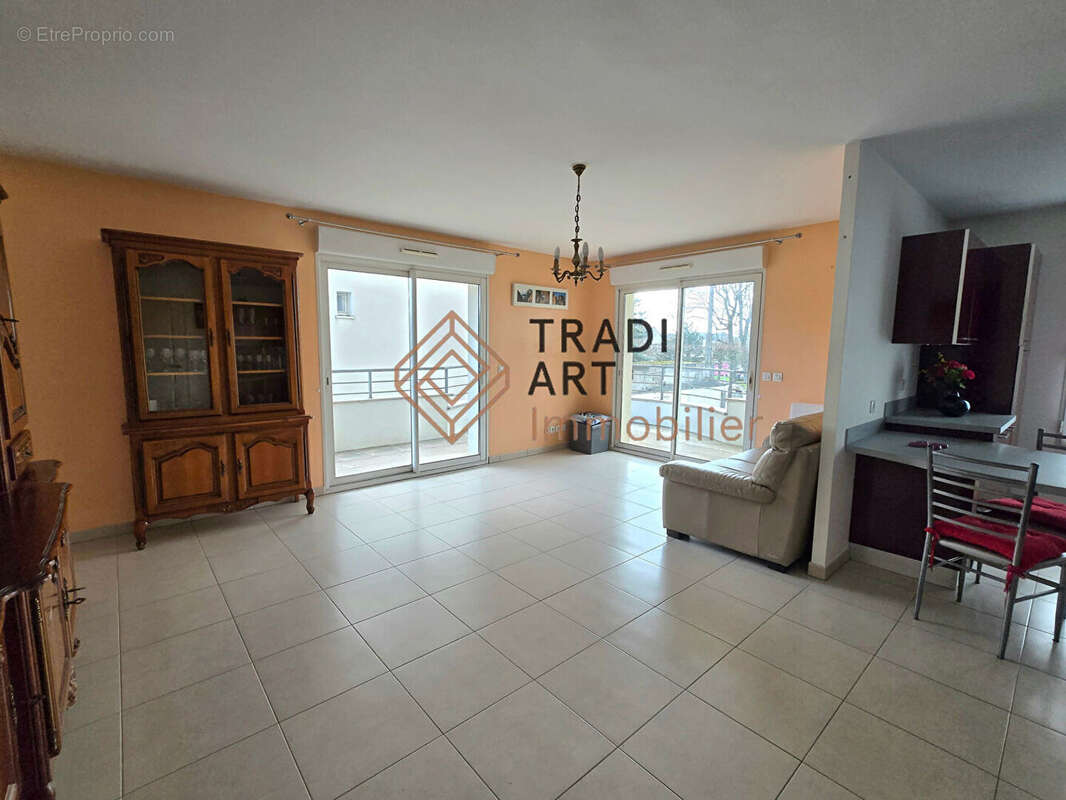 Appartement à SAINTE-GENEVIEVE-DES-BOIS