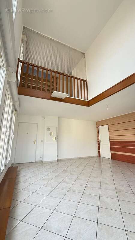 Appartement à EZANVILLE