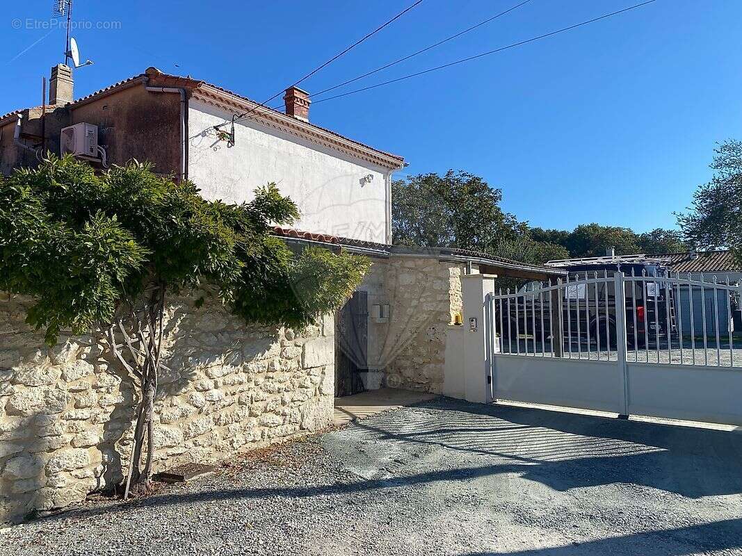 Maison à LE CHAY