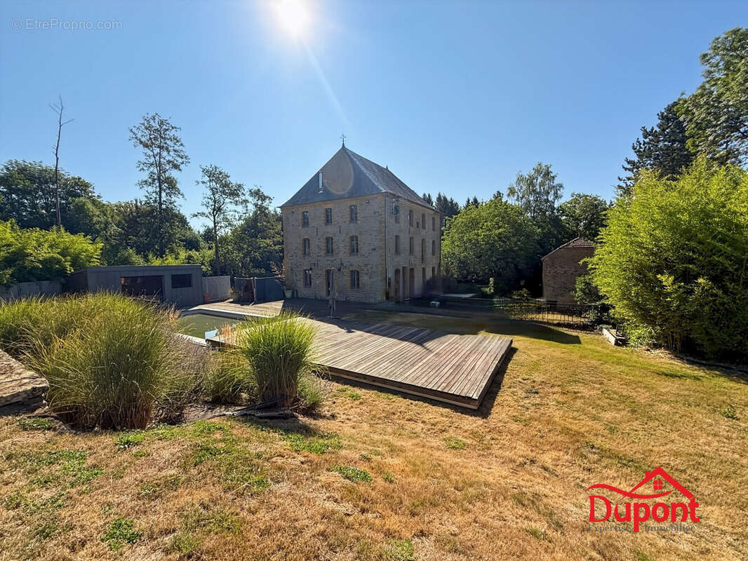 Maison 680 m² à Tournes  - photo 2