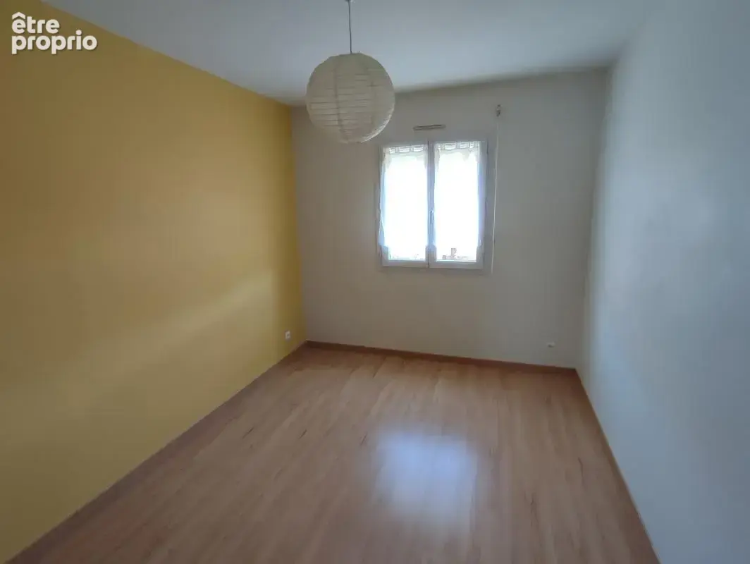 Maison 5 CHs, Bureau, Garage proche bourg - photo 9