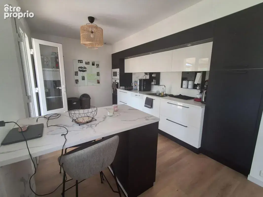 Maison 122 m² à Eyjeaux  - photo 3