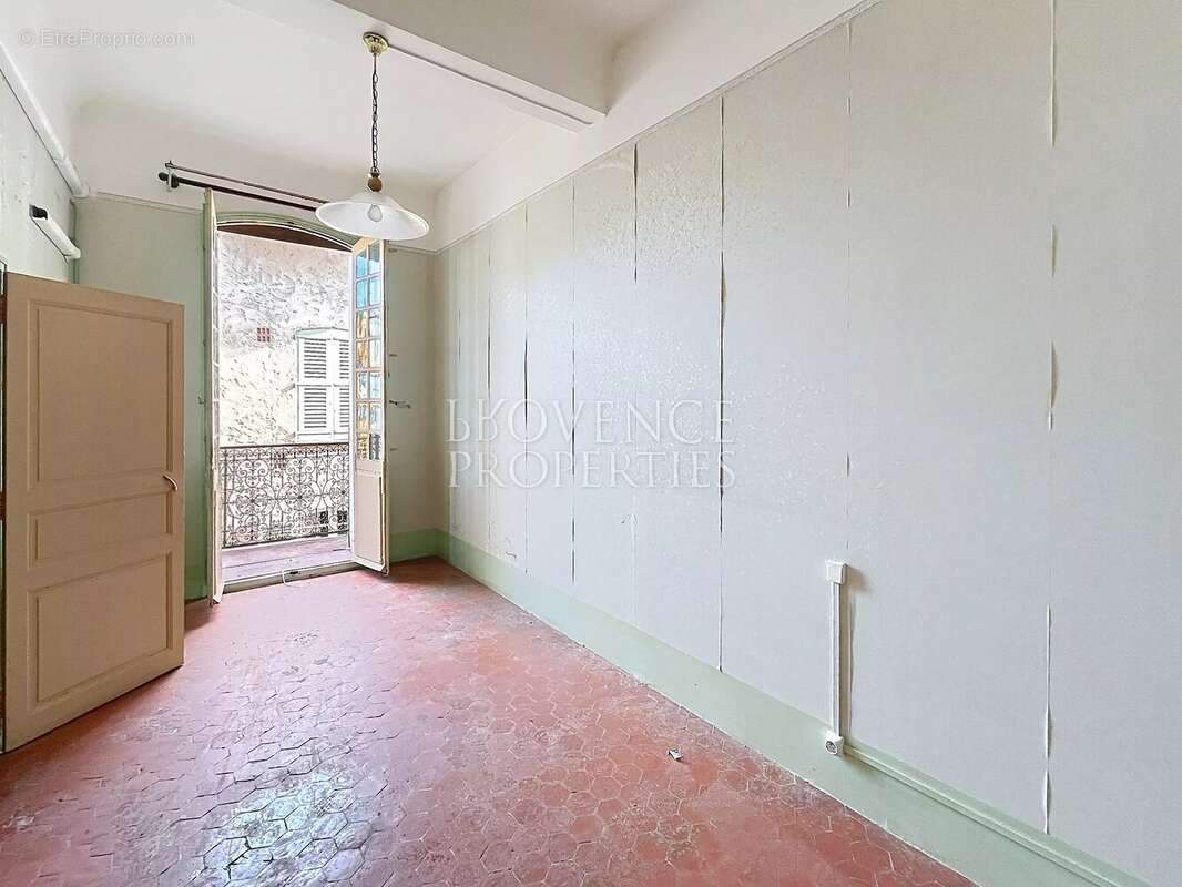 Appartement à COTIGNAC