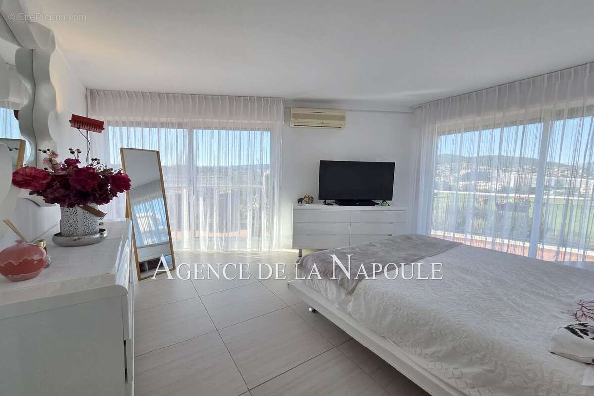 Appartement à MANDELIEU-LA-NAPOULE