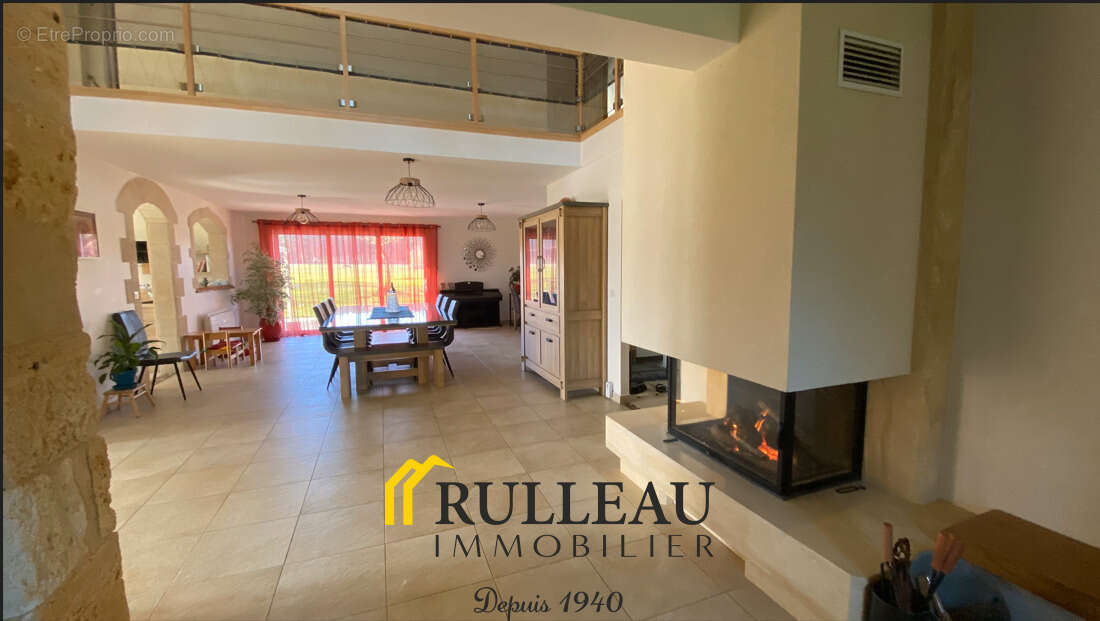 Maison à SAINT-CHRISTOLY-DE-BLAYE