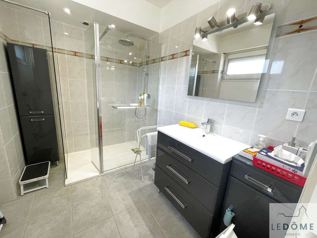 Dinard appartement type deux en bon état avec parking - photo 6