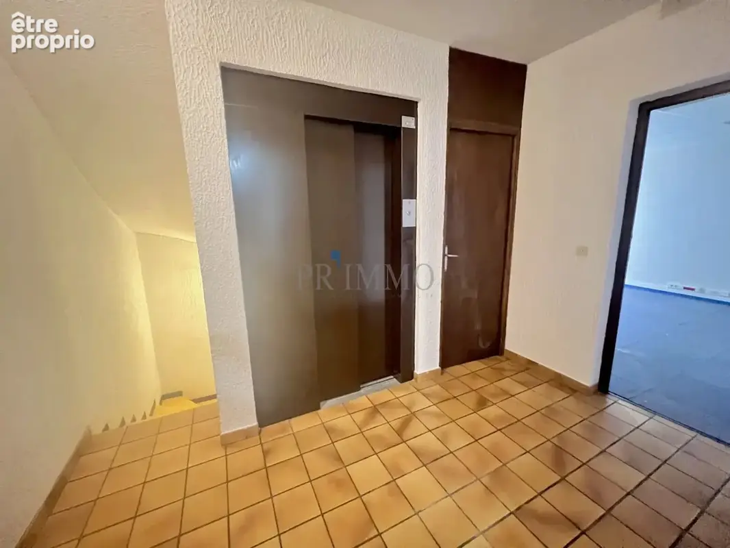 Fréjus Centre Immeuble entier à vendre avec ascenseur et ter - photo 8