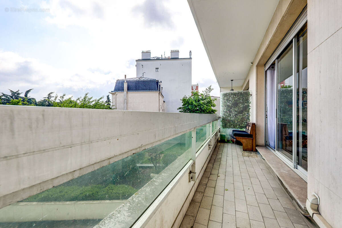 Appartement à CHARENTON-LE-PONT