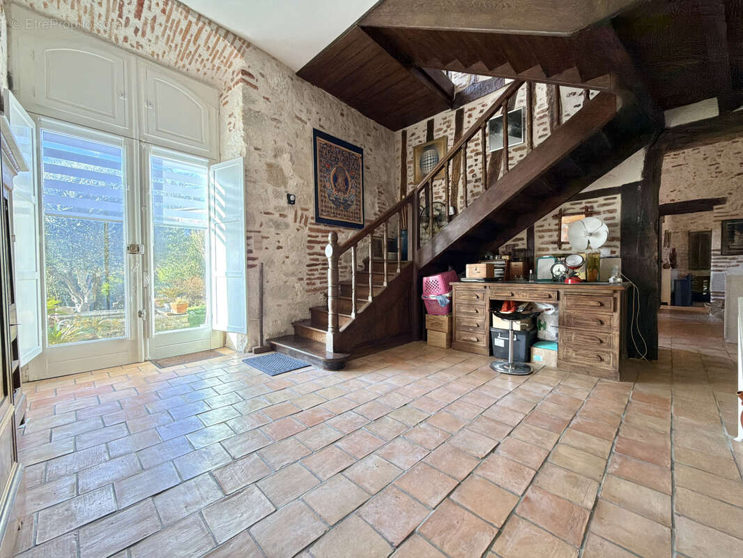 Authentique demeure médiévale avec piscine, jardin et parking privé. - photo 13