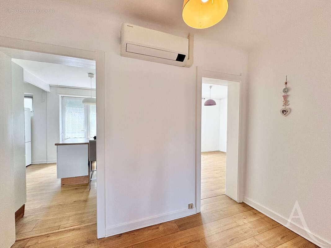 Lumineux T3 rénové et climatisé avec son balcon au coeur de Thionville - photo 9