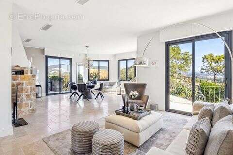 Maison à MANDELIEU-LA-NAPOULE