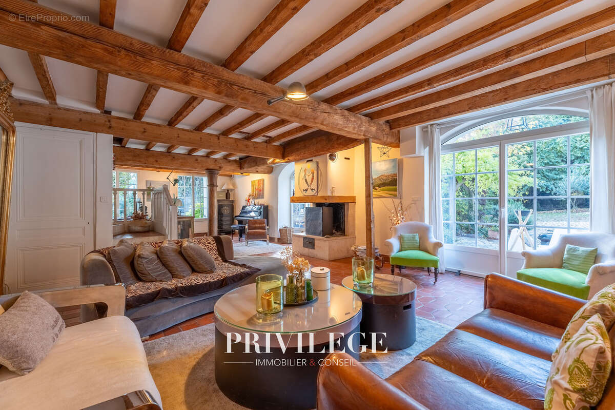 Maison à COLLONGES-AU-MONT-D&#039;OR