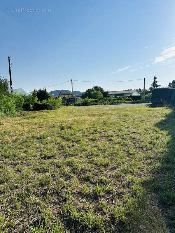 Terrain 1258 m² à Laragne-Monteglin  - photo 2