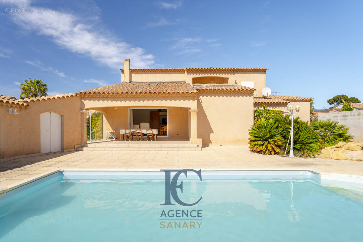 Maison à SAINT-CYR-SUR-MER