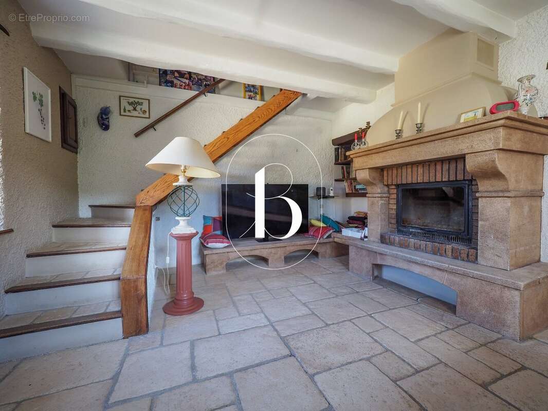 Maison à SAINT-VICTOR-LA-COSTE