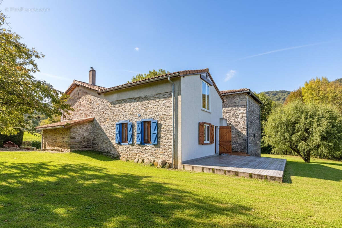 Ferme en pierre avec grange et vue sur les montagnes - photo 8