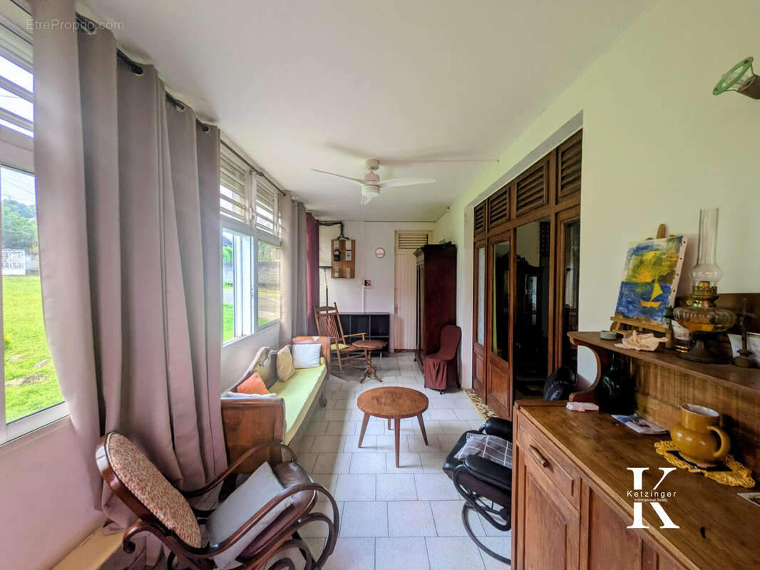 Maison 150 m² à Saint-Claude  - photo 9