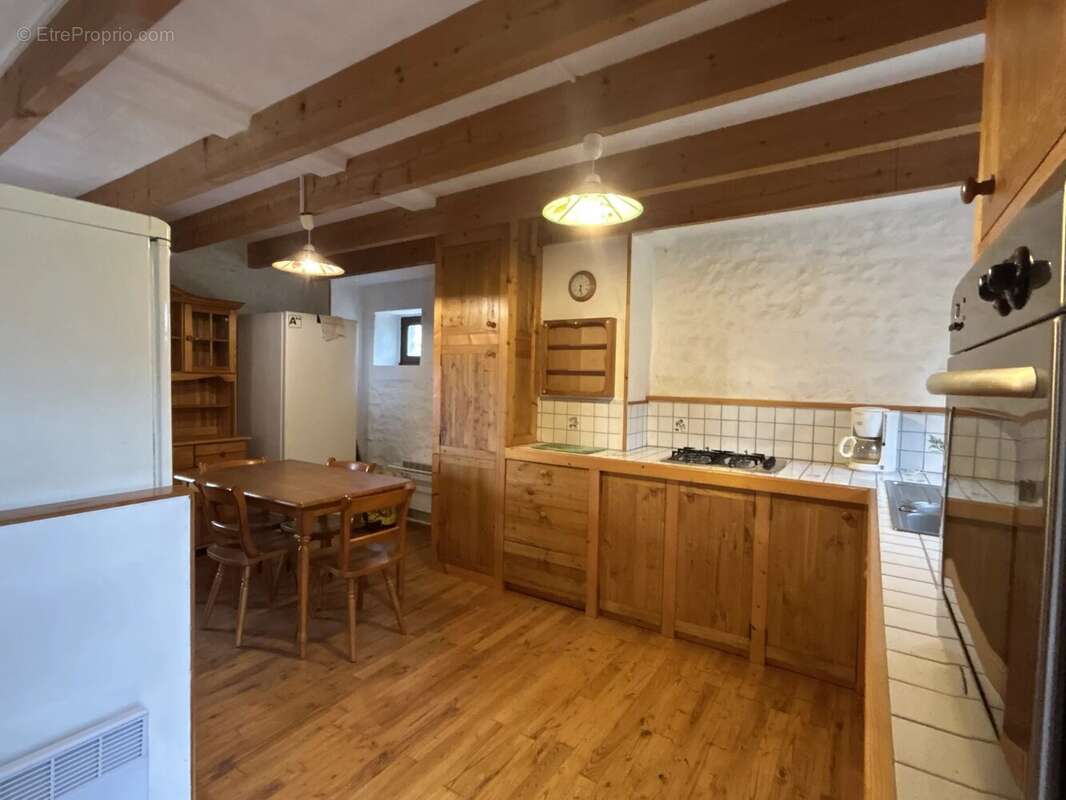 Maison à CLUSSAIS-LA-POMMERAIE