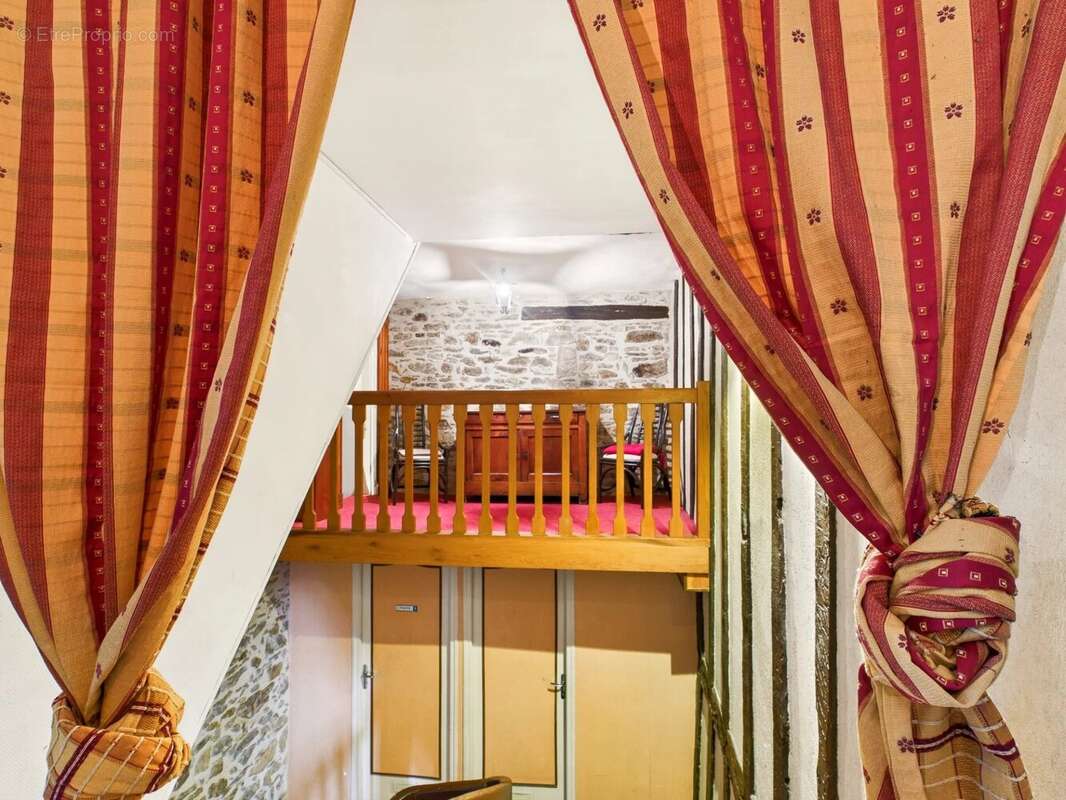 Maison à CHALUS