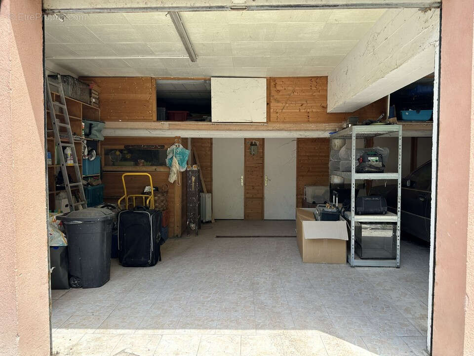 À vendre, moitié droite d’une magnifique maison de maître avec garage et jardin - photo 41