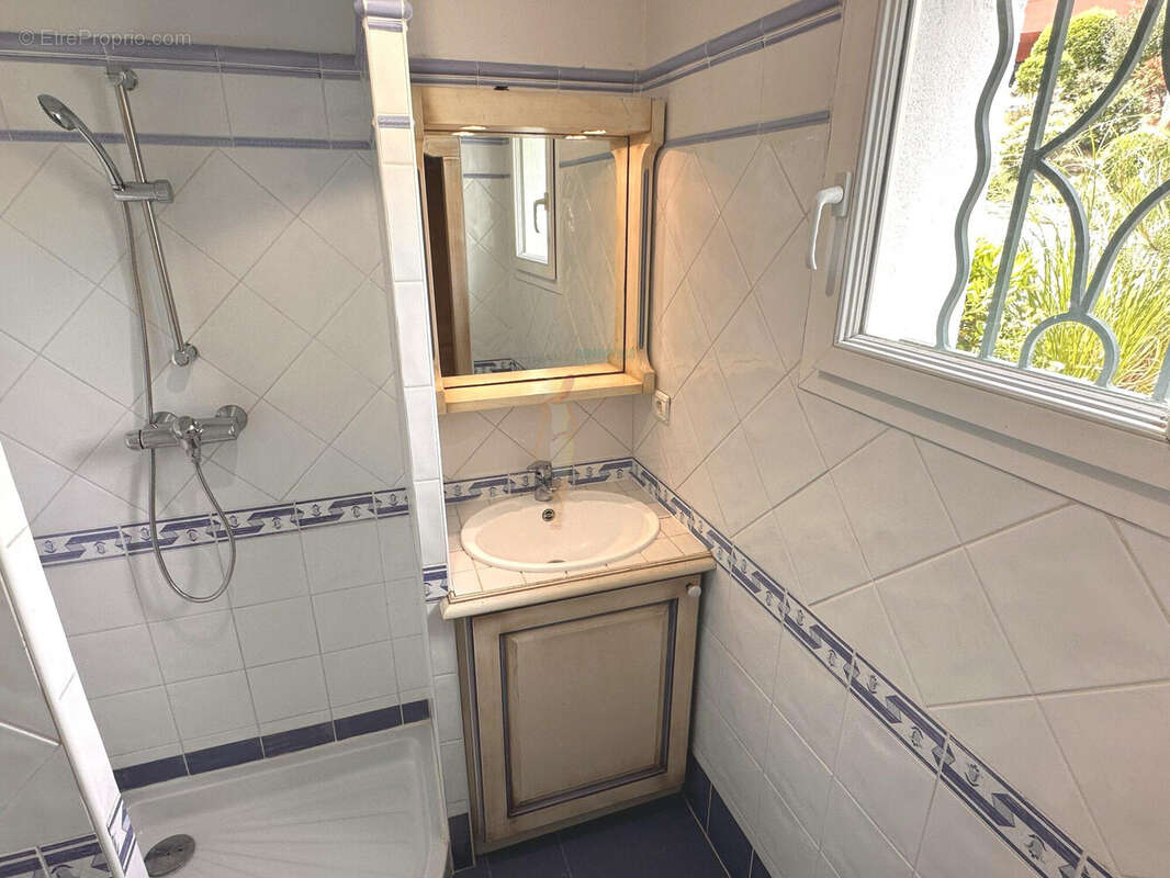 Maison à ROQUEBRUNE-SUR-ARGENS