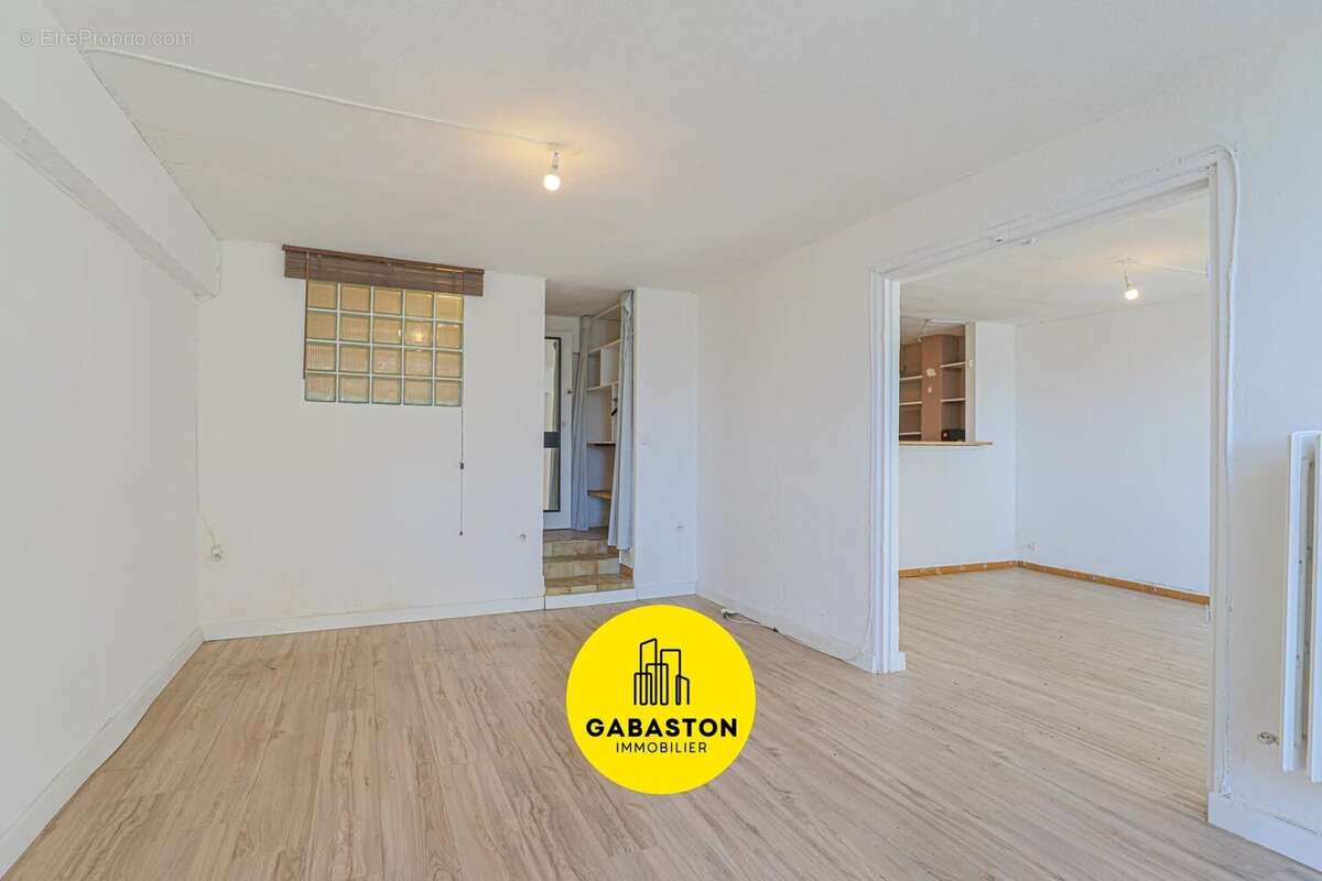 Appartement à MARSEILLE-7E