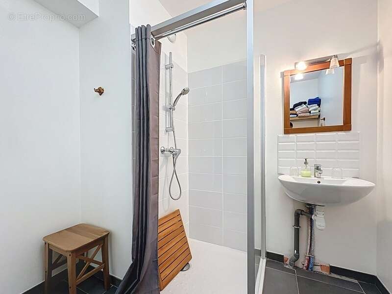 Commerce à SAINT-CYR-SUR-LOIRE