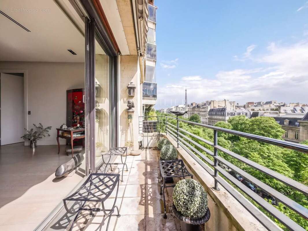 Appartement à PARIS-16E