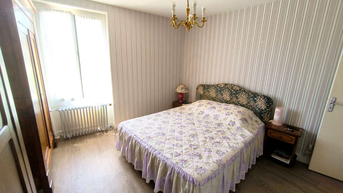 Maison de village plain-pied sur 2345 m2 - photo 5
