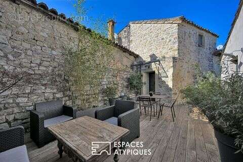 Maison 310 m² à Uzes  - photo 2