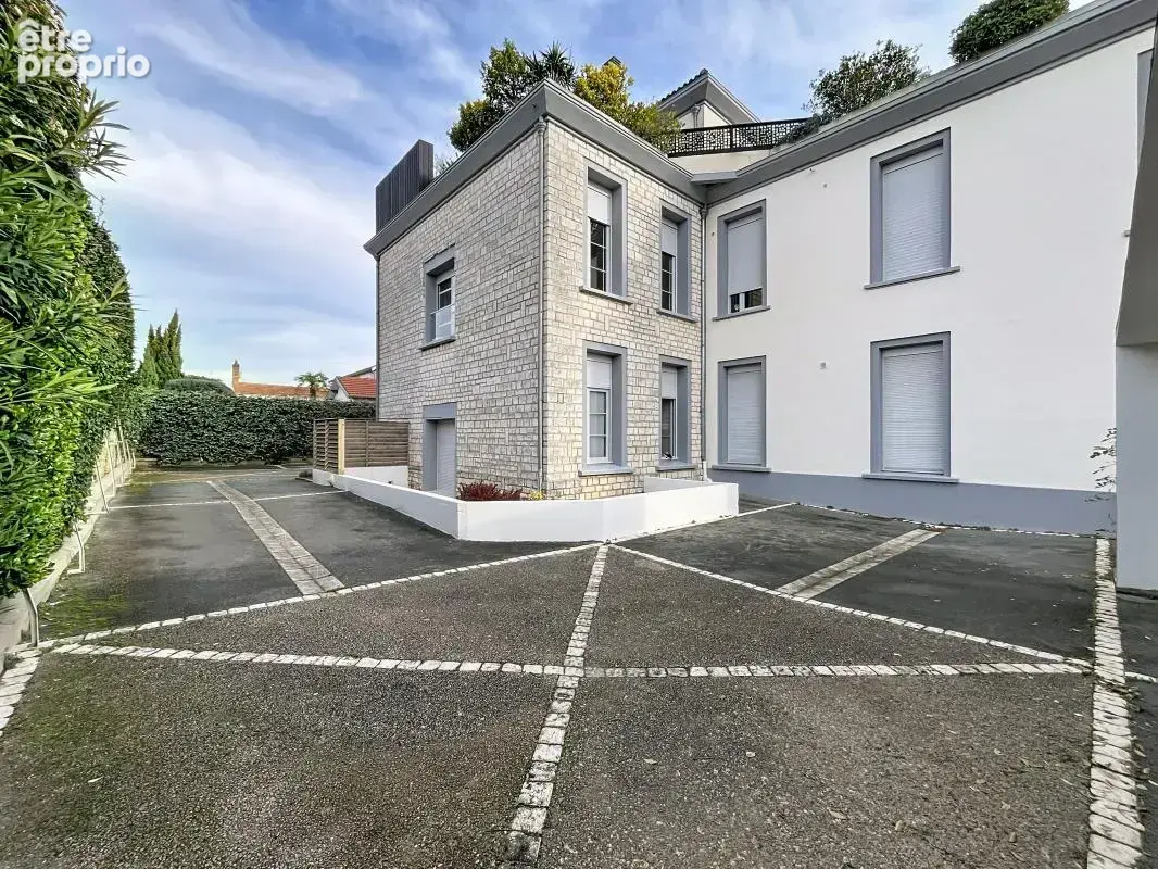 Appartement T2 lumineux avec parking – Proximité Porte Royale - photo 2