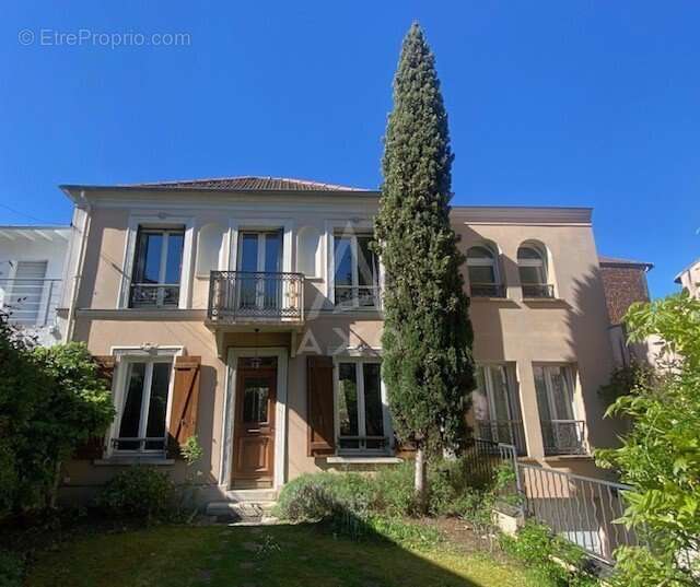 Maison à SAINT-MAUR-DES-FOSSES