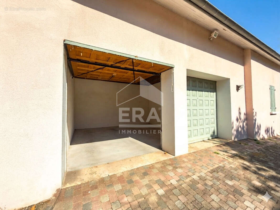 Maison familiale de 280 m² en hyper-centre d'Ecully, T2 indépendant - photo 16