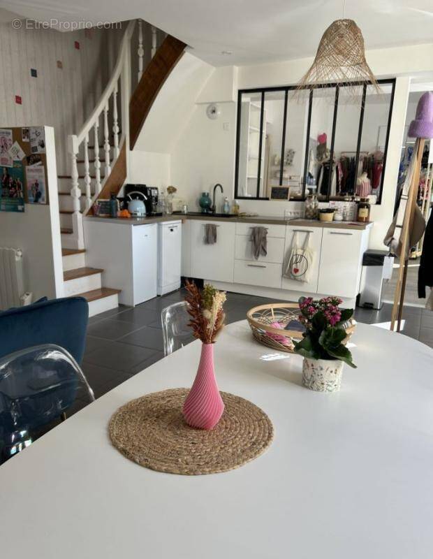 Commerce à BASSE-GOULAINE