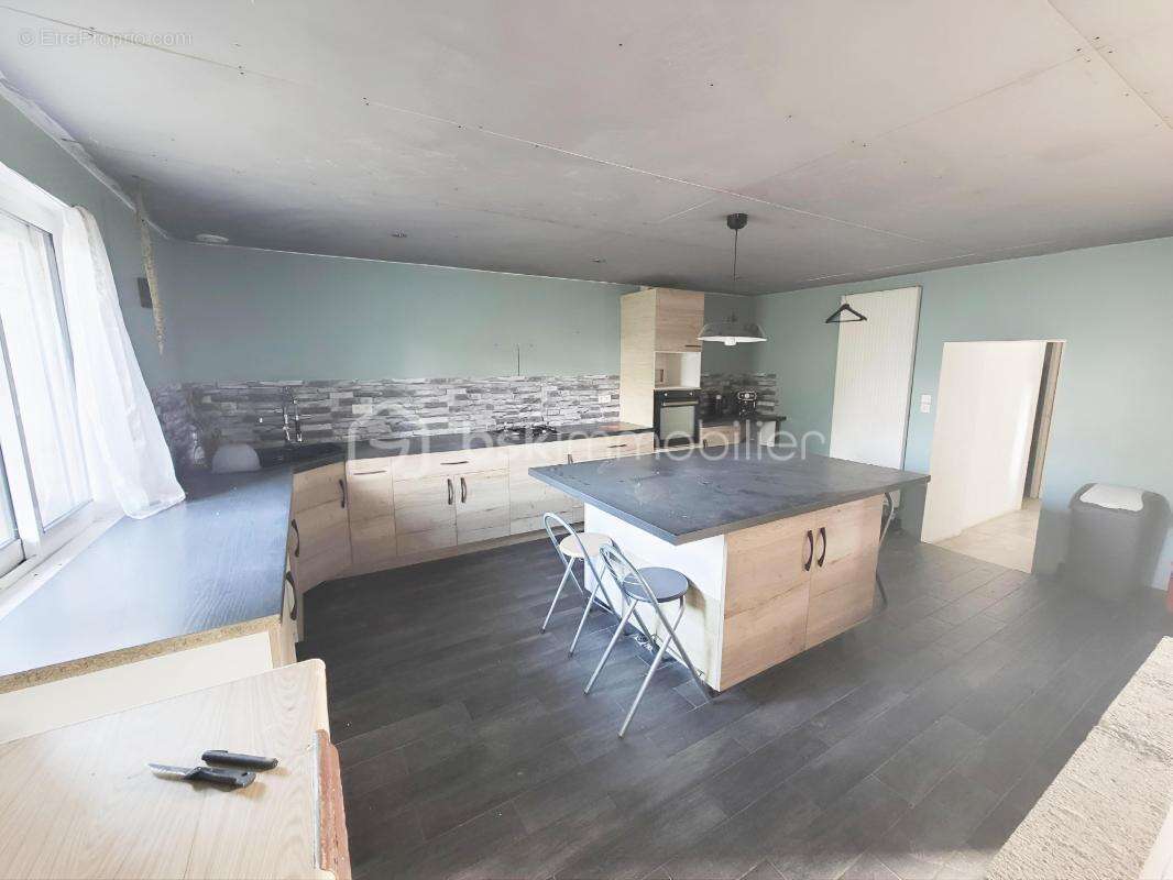 Maison à VILLETHIERRY