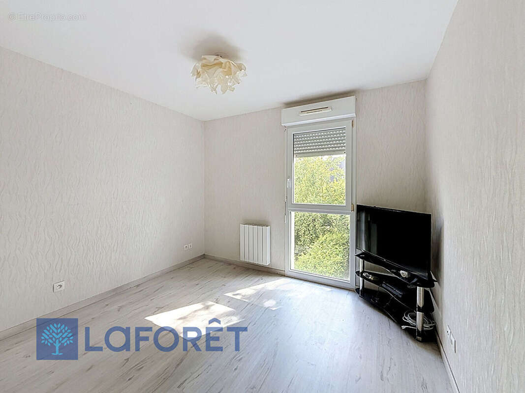 EVREUX - Appartement une chambre, place de parking et balcon - photo 4