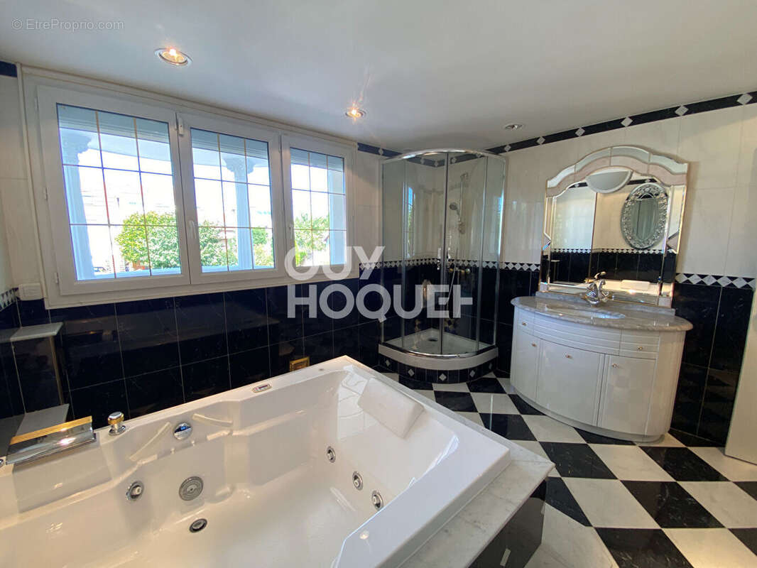 Maison à LE BLANC-MESNIL