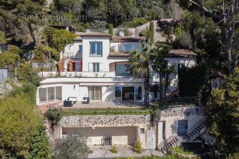Maison à EZE