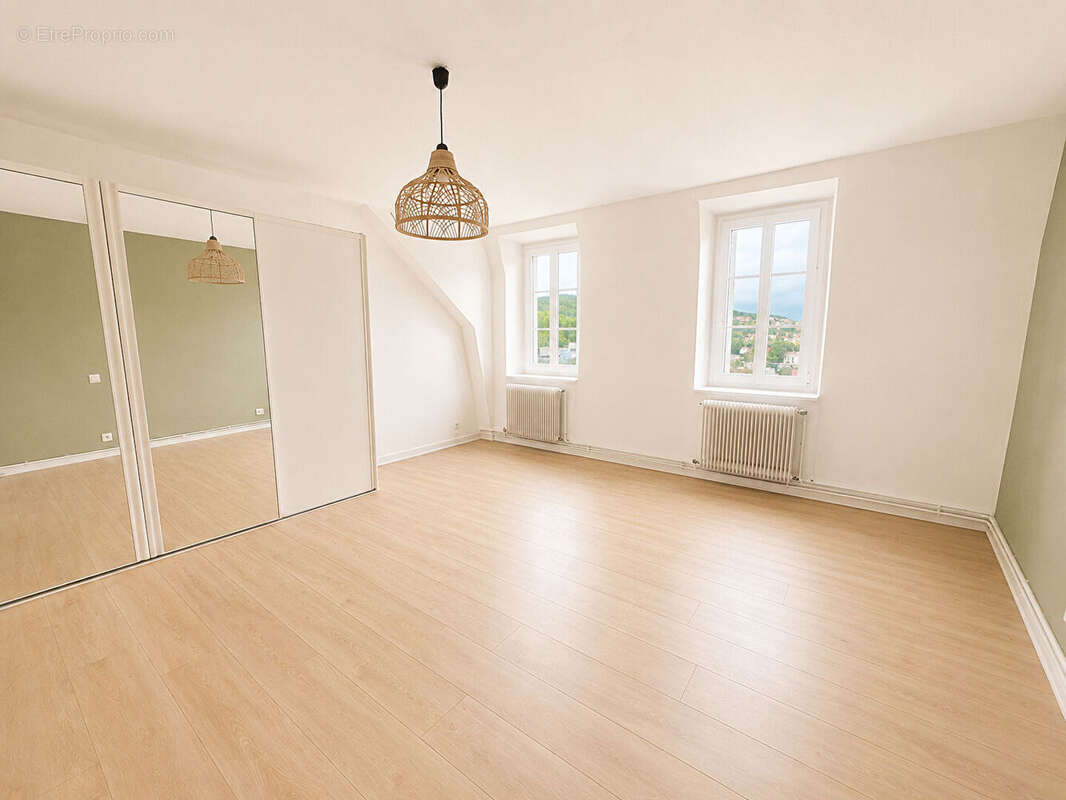 Appartement T4, 82 m2 rénové en dernier étage - photo 3