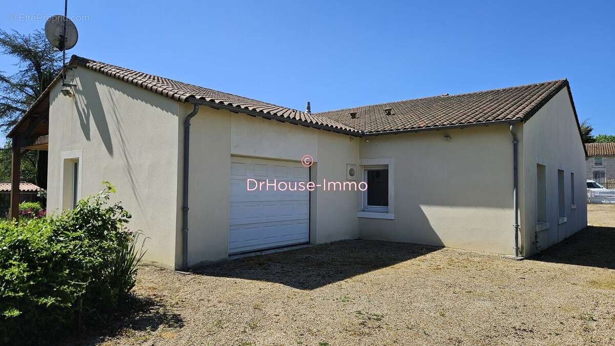 Maison 161 m² à Coulon  - photo 18