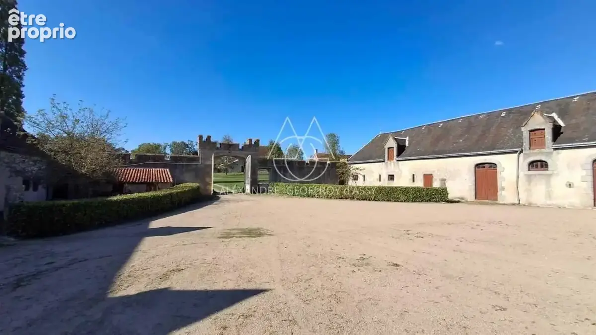 Exceptionnel château XV-XVI et XIXe avec son hameau et ses 108 hectares avec possibilité d’acheter 200ha attenants supplémentair - photo 17