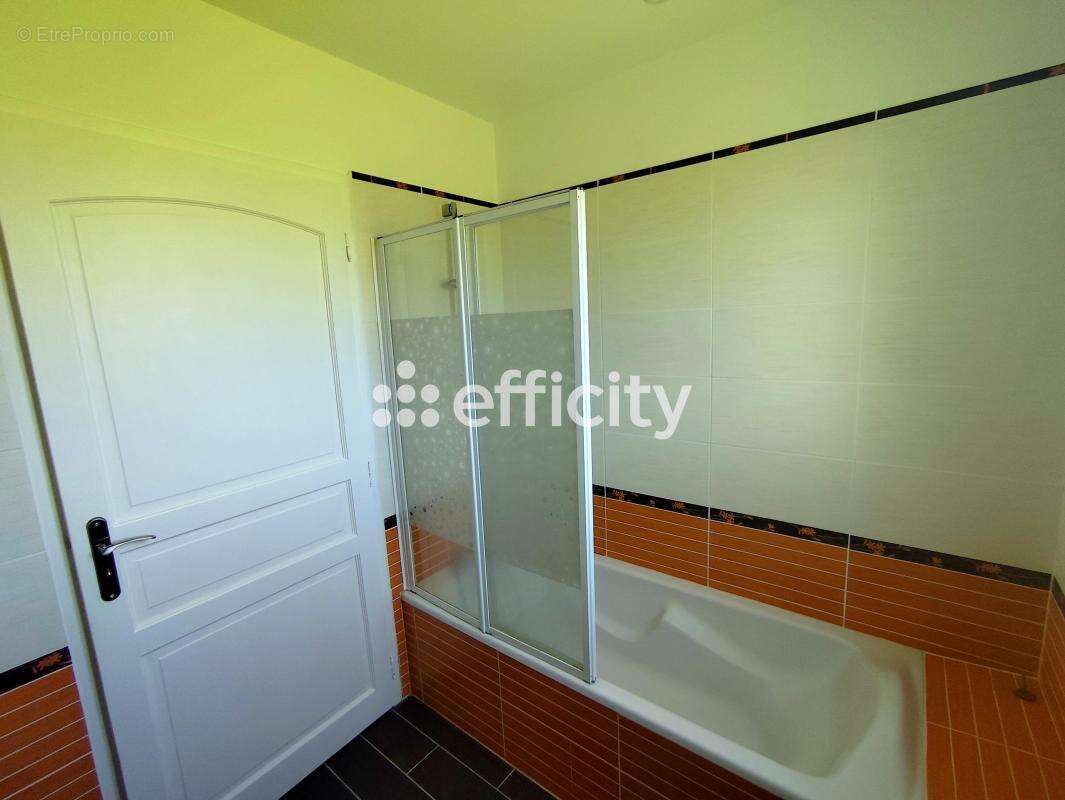 Maison 160 m² à Saint-Georges-Des-Coteaux  - photo 14