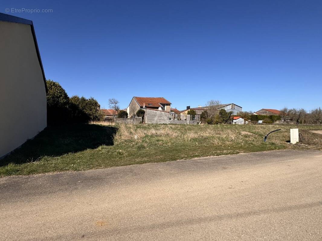 Terrain à VIONVILLE
