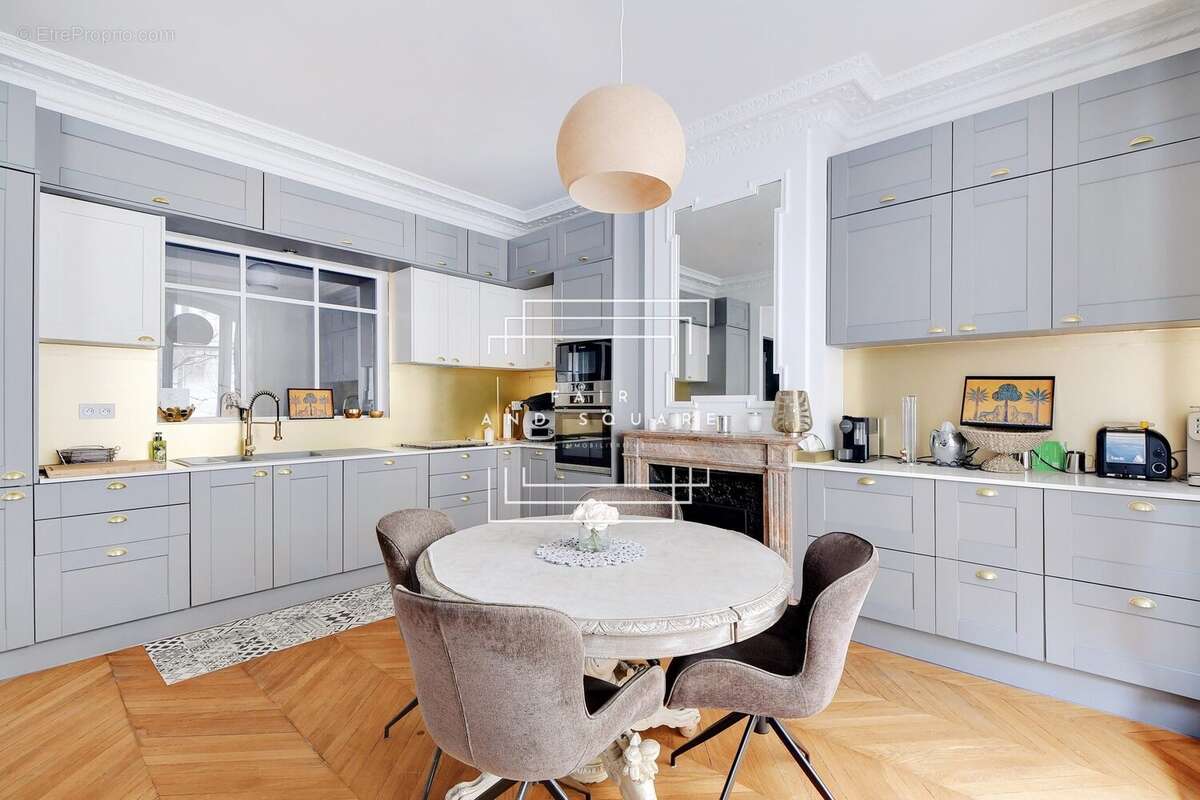 Appartement à NEUILLY-SUR-SEINE