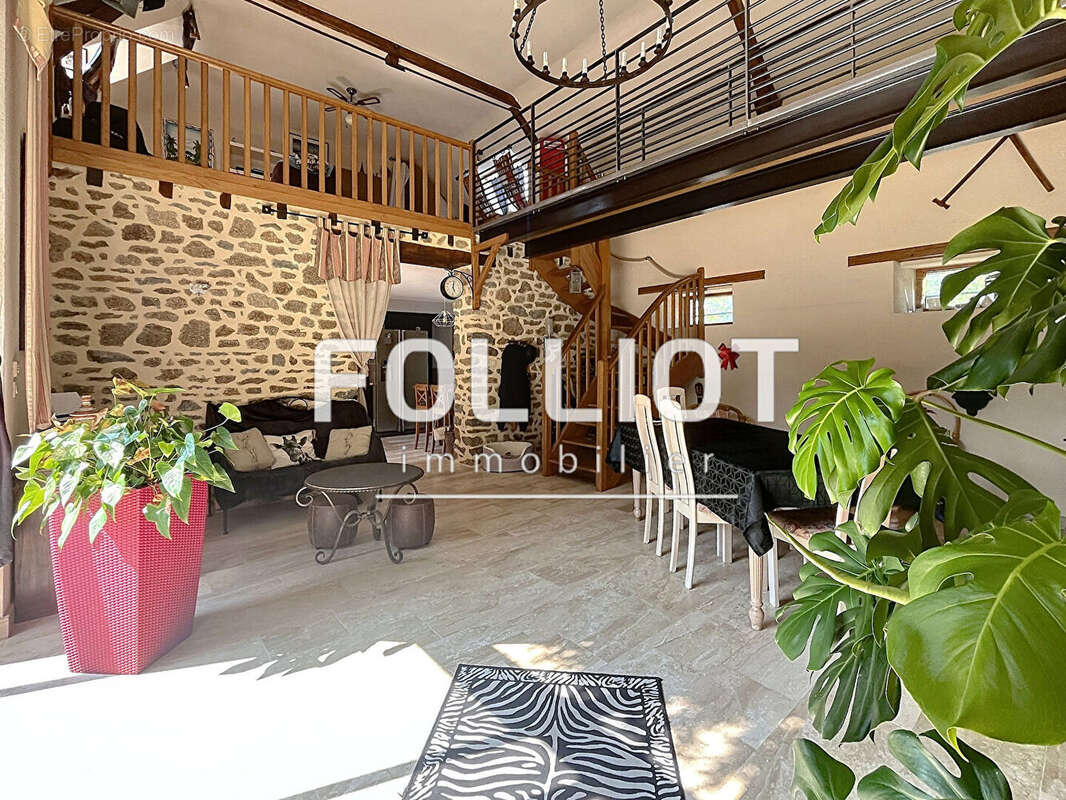 A vendre - Longère en pierre rénovée avec piscine - Le Châtellier (35133) - photo 3